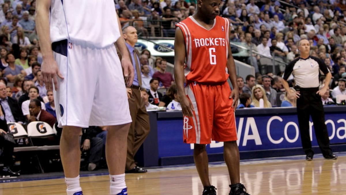 Top 10 Shortest NBA Basketball Players 